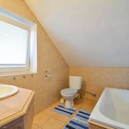 Strazan Guest house 3*