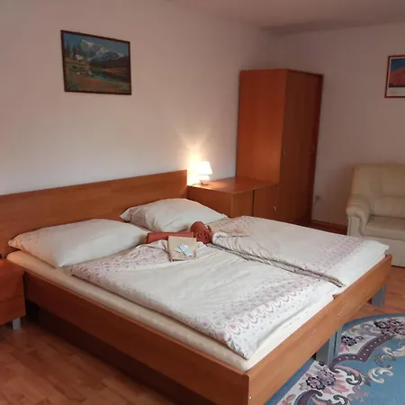 Strazan Konukevi Poprad