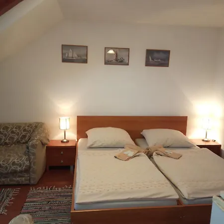 Guest house Strazan 3*