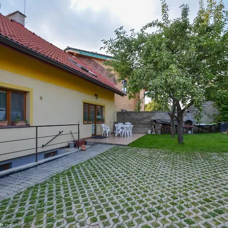 Strazan Guest house 3*